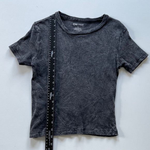 On Fire Acid Wash T-Shirt Sz L  Black/Gray Short Sleeve Tee Grunge Gen Z Y2K - Picture 4 of 6